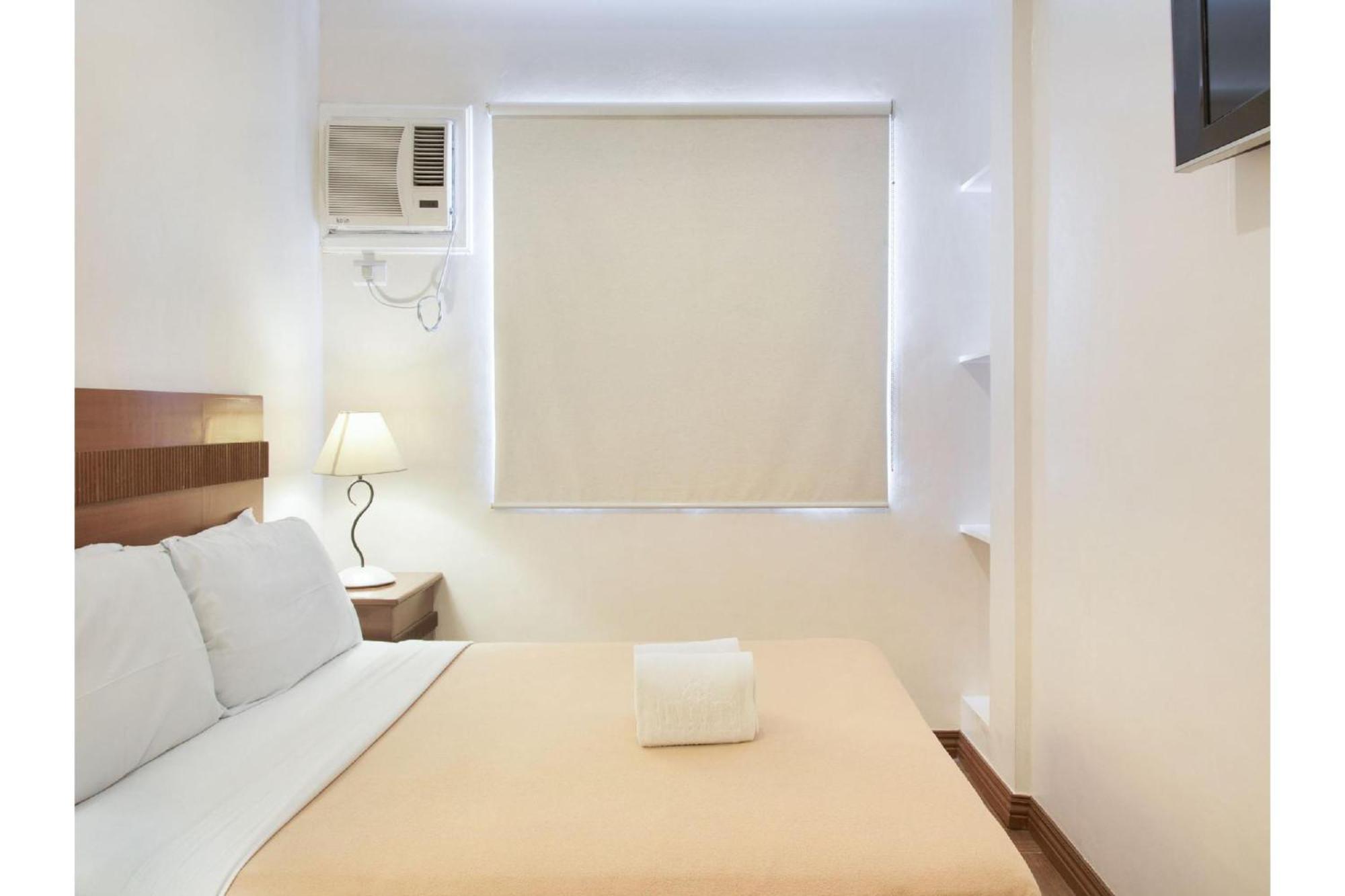 Townhouse Oak Avitel Hotel Near Osmena Highway, Pnr Pasay Station, Metro Manila Makati City Екстериор снимка