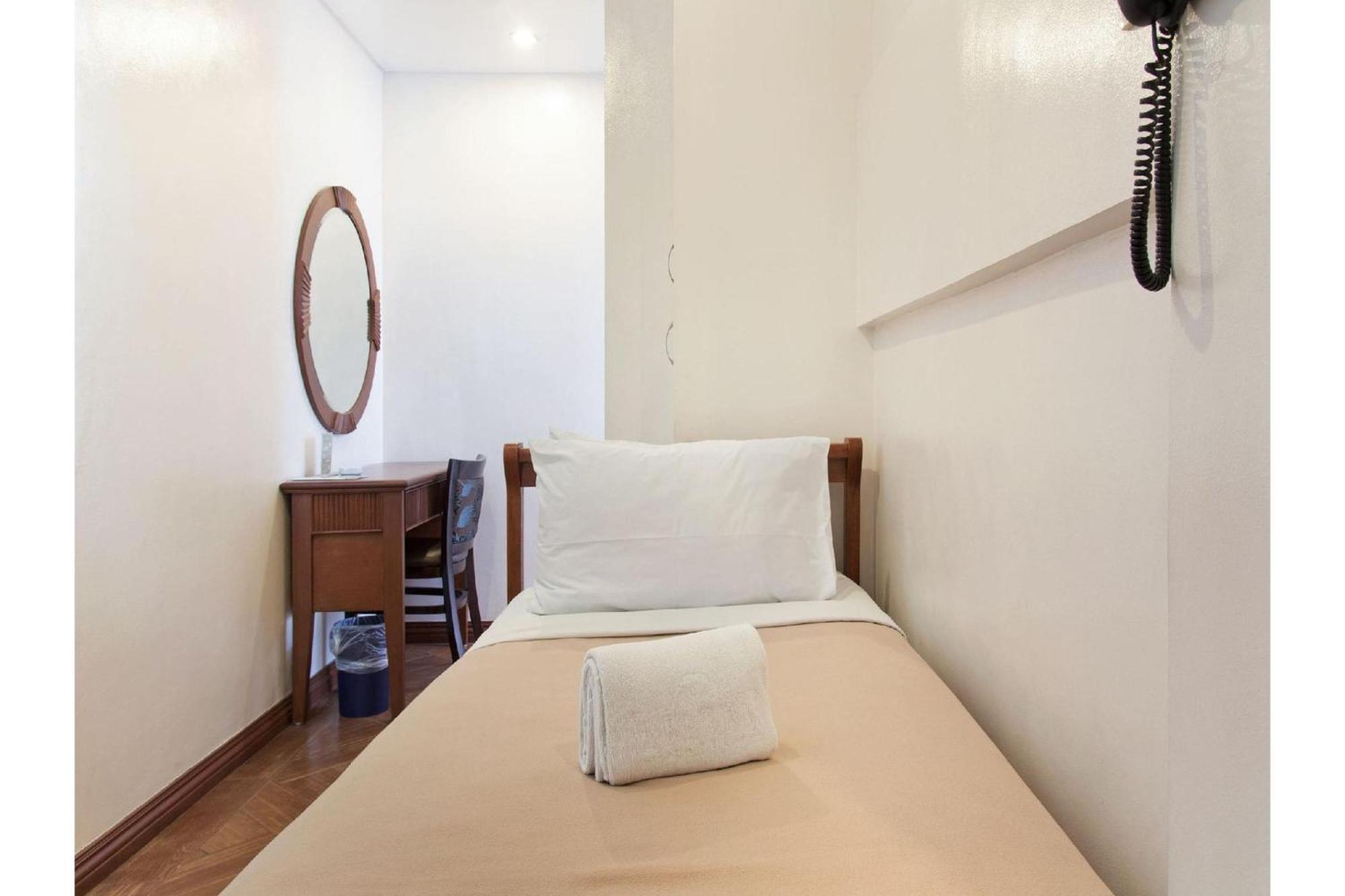 Townhouse Oak Avitel Hotel Near Osmena Highway, Pnr Pasay Station, Metro Manila Makati City Екстериор снимка