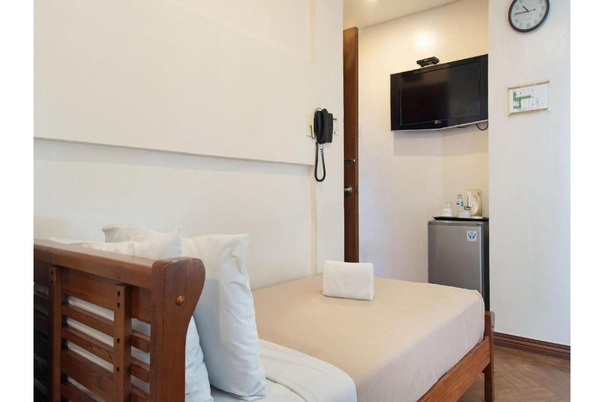 Townhouse Oak Avitel Hotel Near Osmena Highway, Pnr Pasay Station, Metro Manila Makati City Екстериор снимка