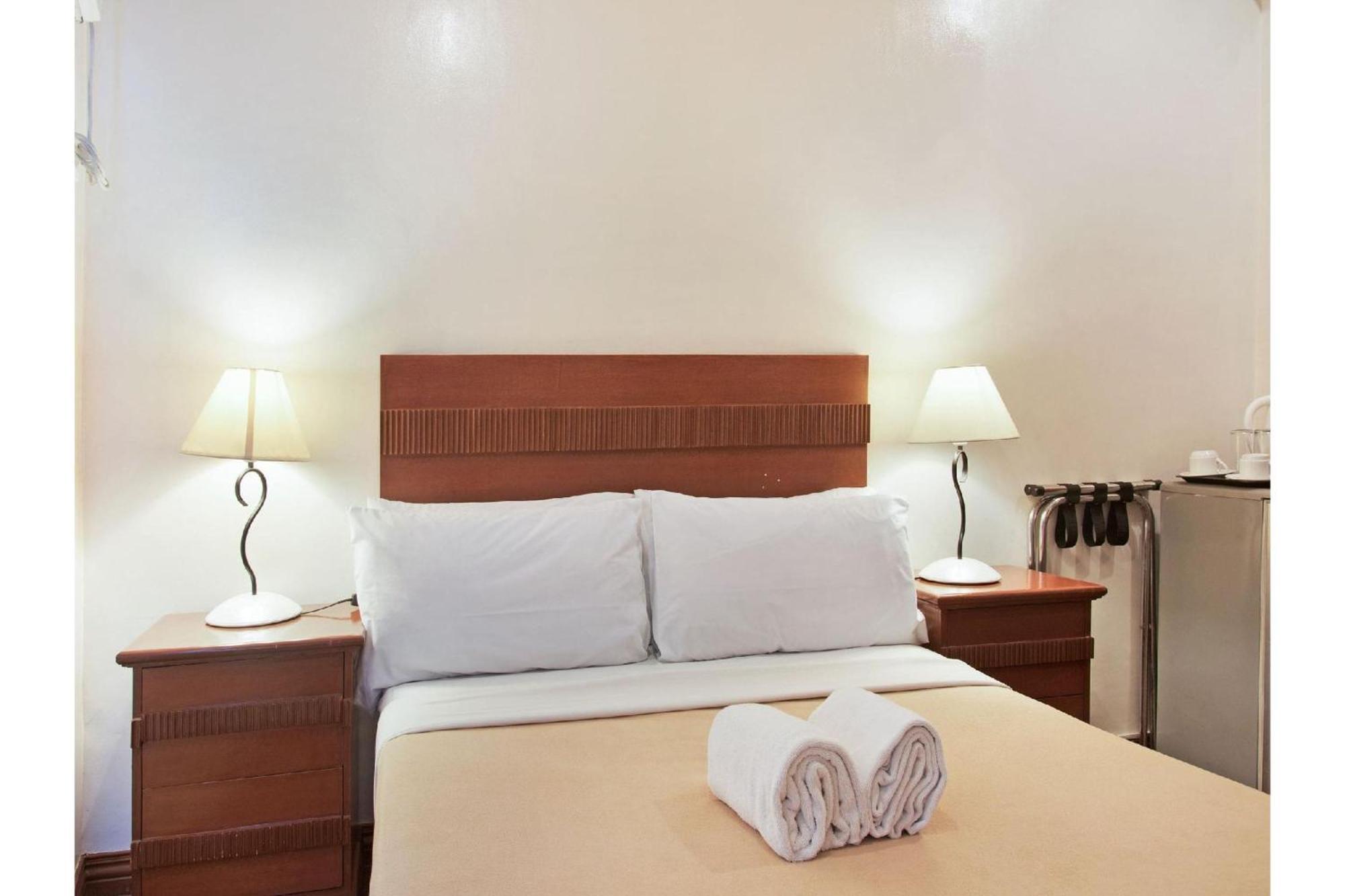 Townhouse Oak Avitel Hotel Near Osmena Highway, Pnr Pasay Station, Metro Manila Makati City Екстериор снимка