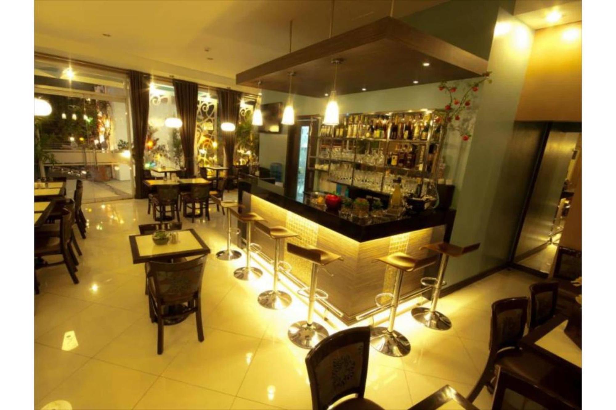 Townhouse Oak Avitel Hotel Near Osmena Highway, Pnr Pasay Station, Metro Manila Makati City Екстериор снимка